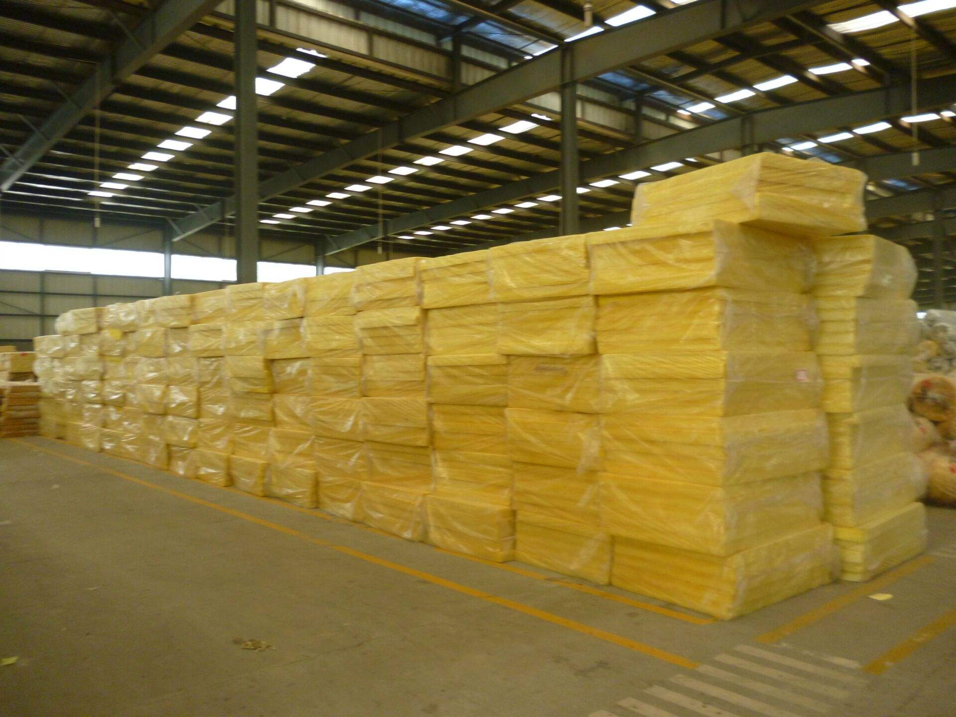 外墻干掛龍骨填充保溫玻璃棉板廠家 40mm/32kg高溫玻璃棉保溫板價(jià)格_建筑材料欄目_